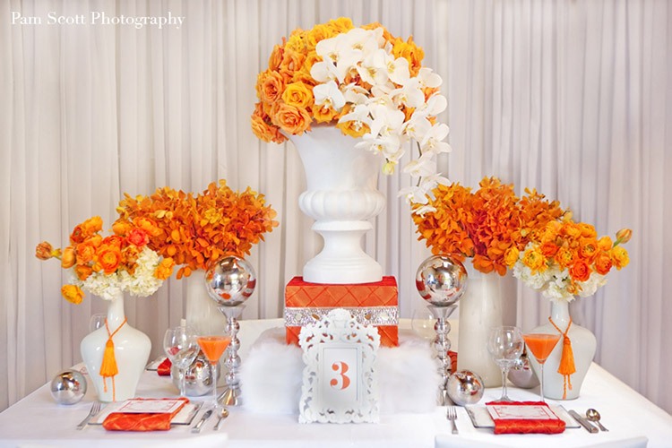 Сладкий стол на свадьбе в оранжевом цвете